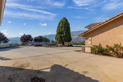 23240 Lakeview Dr, Tehachapi, CA 93561 photo 10