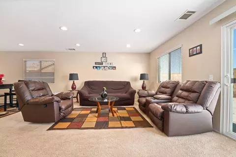 3049 E Lingard St, Lancaster, CA 93535 photo 5