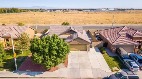 3049 E Lingard St, Lancaster, CA 93535 photo 2