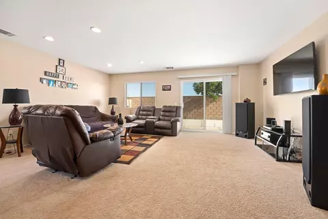 3049 E Lingard St, Lancaster, CA 93535 photo 4