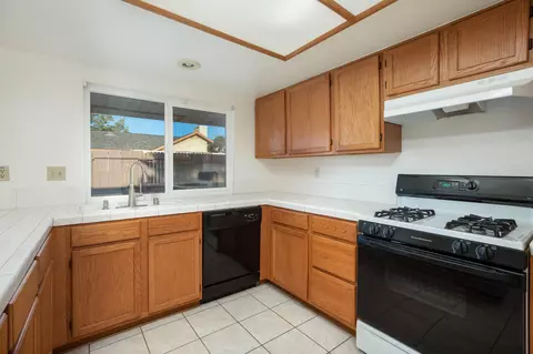45911 Schamise St, Lancaster, CA 93534 photo 9