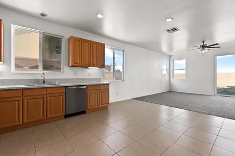 43044 Yaffa St, Lancaster, CA 93535 photo 9
