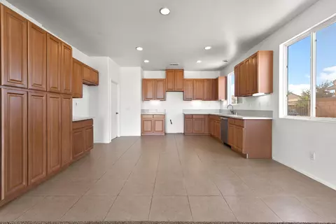 43044 Yaffa St, Lancaster, CA 93535 photo 8