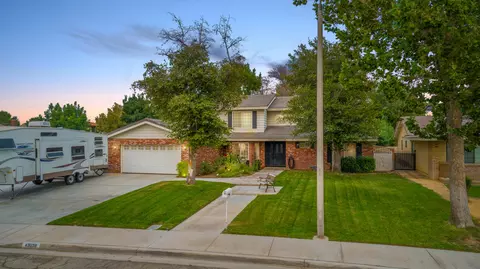 43038 Ed Halley Pl, Lancaster, CA 93536 photo 2
