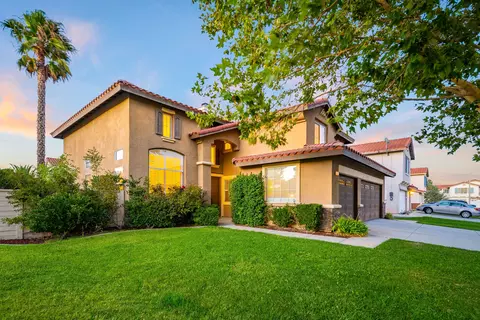 6557 Highbluff Way, Lancaster, CA 93536 photo 2