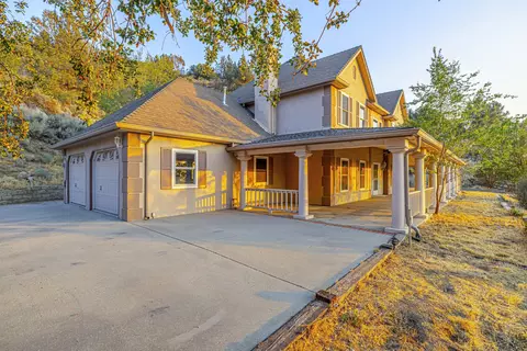 26250 Cumberland Rd, Tehachapi, CA 93561 photo 2