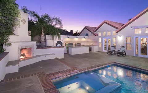 5644 Crest Dr, Palmdale, CA 93551 photo 2