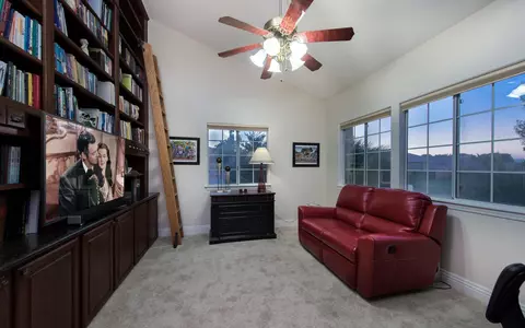 5644 Crest Dr, Palmdale, CA 93551 photo 17