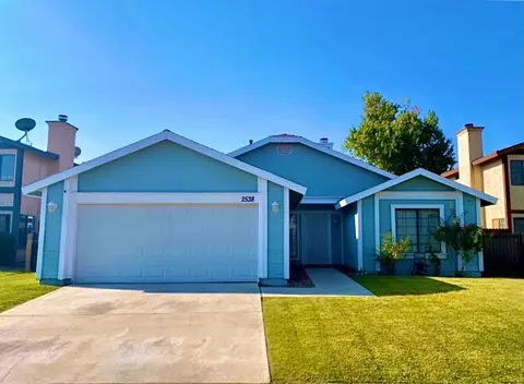 2538 Topaz Ln, Lancaster, CA 93535 photo 1