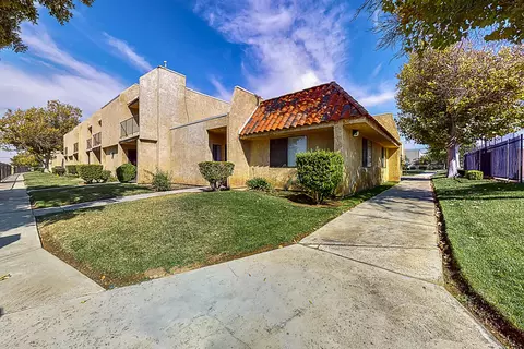 44200 Kingtree Ave #29, Lancaster, CA 93534 photo 5