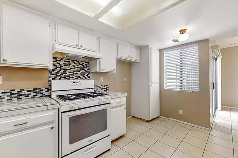 44200 Kingtree Ave #29, Lancaster, CA 93534 photo 11