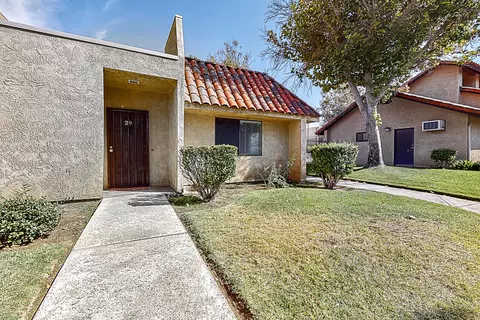 44200 Kingtree Ave #29, Lancaster, CA 93534 photo 2