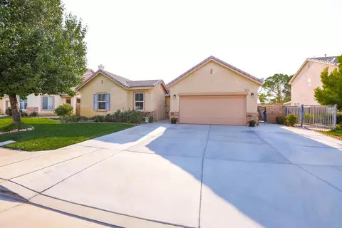 43137 Carpenter Dr, Lancaster, CA 93535 photo 2