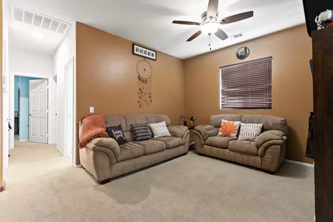 43137 Carpenter Dr, Lancaster, CA 93535 photo 4