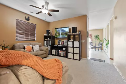 43137 Carpenter Dr, Lancaster, CA 93535 photo 9