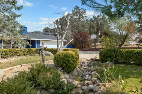 22940 Rim Way, Tehachapi, CA 93561 photo 2