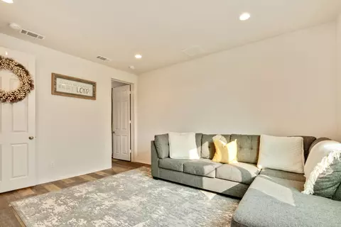 6551 Montclair Ct, Palmdale, CA 93552 photo 4