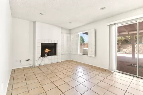 44922 E 11th Street St, Lancaster, CA 93535 photo 9