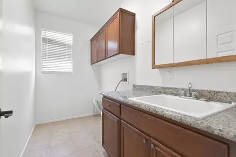 37823 E 42nd St, Palmdale, CA 93552 photo 18