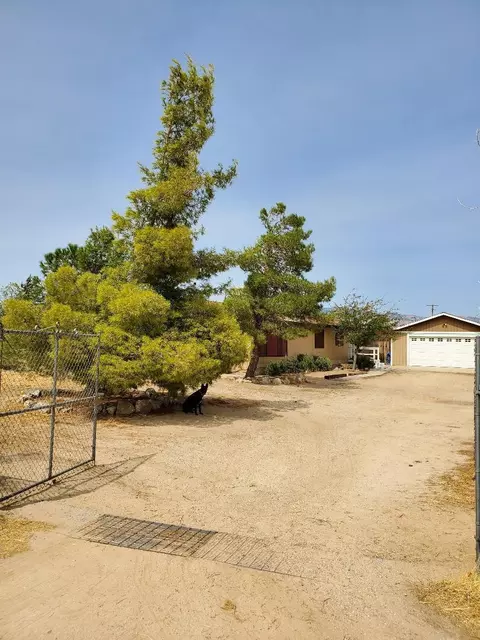 25363 Kargat St, Lancaster, CA 93536 photo 2