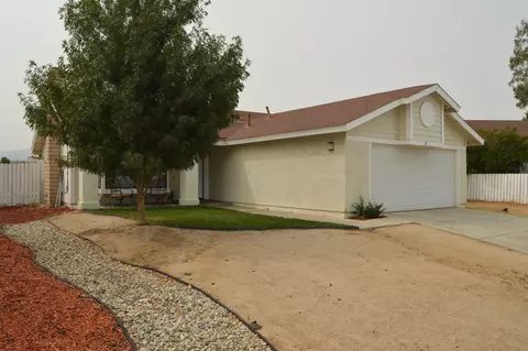 2404 Swallow Ln, Palmdale, CA 93550 photo 3