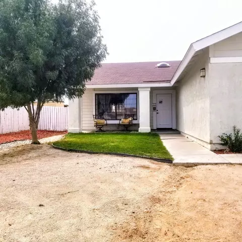2404 Swallow Ln, Palmdale, CA 93550 photo 2