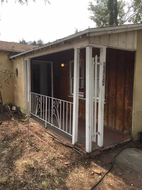 10143 Plainview Ave, Tujunga, CA 91042 photo 2
