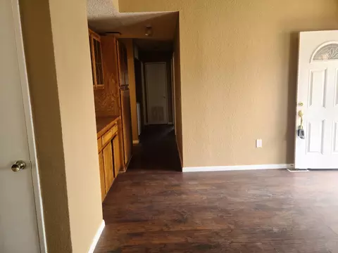 14318 Dover Dr, Mojave, CA 93501 photo 2