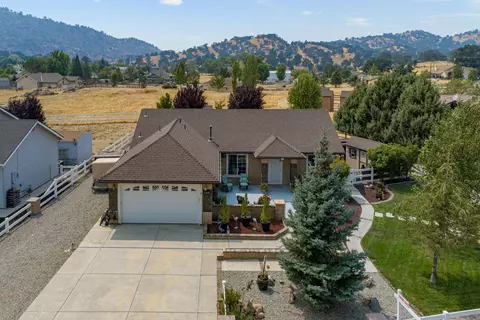 28141 Braeburn Dr, Tehachapi, CA 93561 photo 2