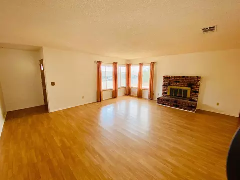 39495 161st St E, Palmdale, CA 93591 photo 2