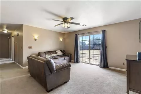21901 Mid Way, Tehachapi, CA 93561 photo 8