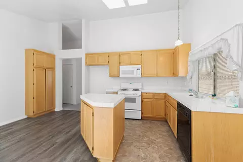 3716 Agave Cir, Lancaster, CA 93536 photo 7