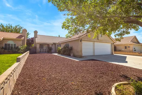 3716 Agave Cir, Lancaster, CA 93536 photo 2