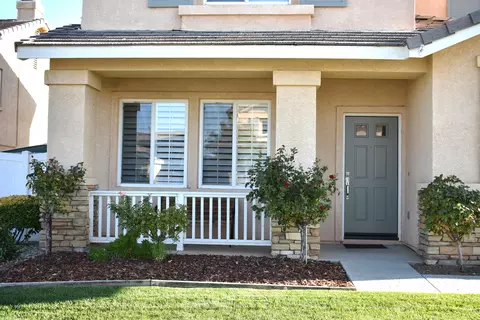 7302 Belaire Ln, Lancaster, CA 93536 photo 2