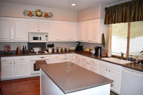 7302 Belaire Ln, Lancaster, CA 93536 photo 6