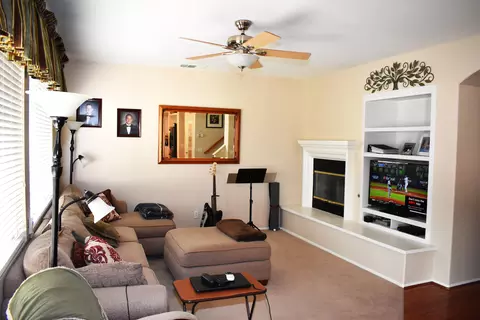 7302 Belaire Ln, Lancaster, CA 93536 photo 9