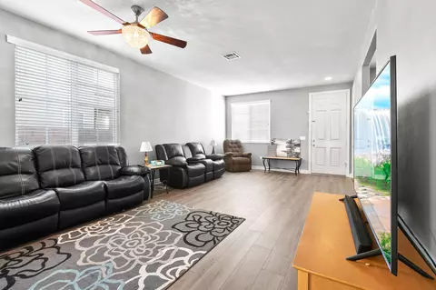 1714 Imperial St, Lancaster, CA 93534 photo 2