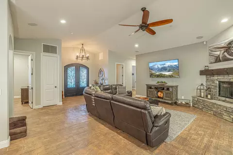 43901 Appaloosa Dr, Lancaster, CA 93536 photo 16