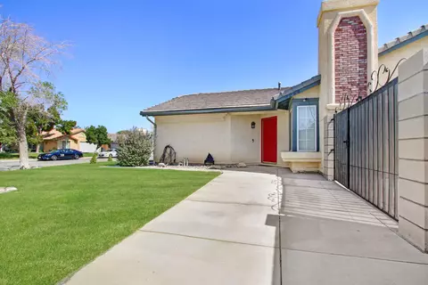 2268 Cimmaron St, Lancaster, CA 93535 photo 3