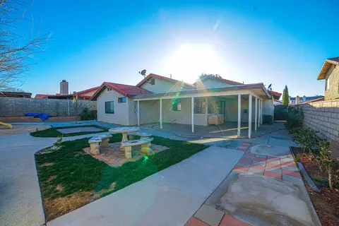37032 Erick Ct, Palmdale, CA 93550 photo 4