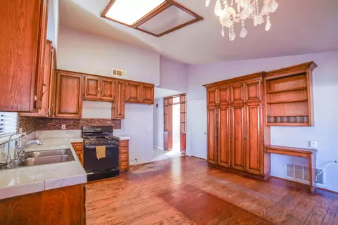 37032 Erick Ct, Palmdale, CA 93550 photo 3