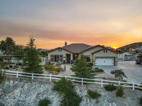 34501 Aspen St, Acton, CA 93510 photo 2
