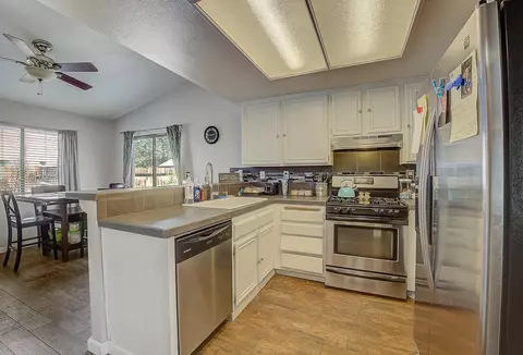 45846 York Pl, Lancaster, CA 93534 photo 8