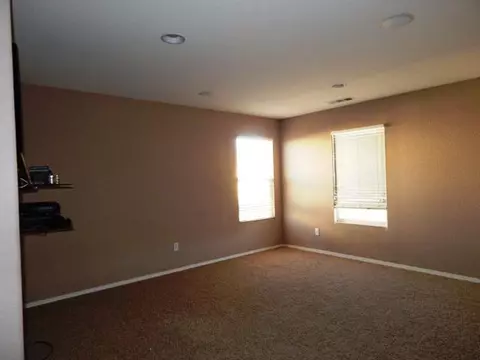 2762 Emerald Ln, Lancaster, CA 93535 photo 4
