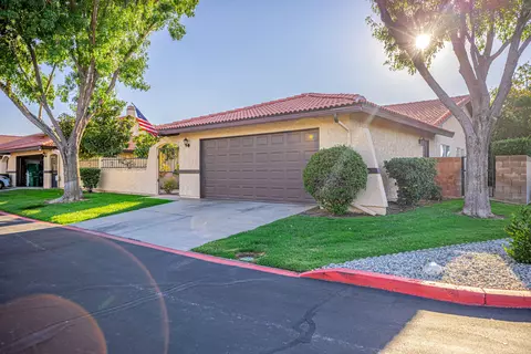 43749 Mona St, Lancaster, CA 93535 photo 2