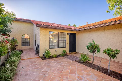 43749 Mona St, Lancaster, CA 93535 photo 4