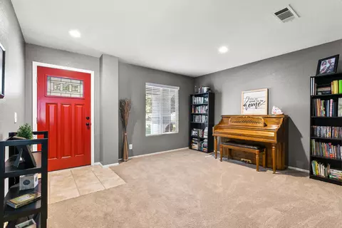43244 33rd St E, Lancaster, CA 93535 photo 2