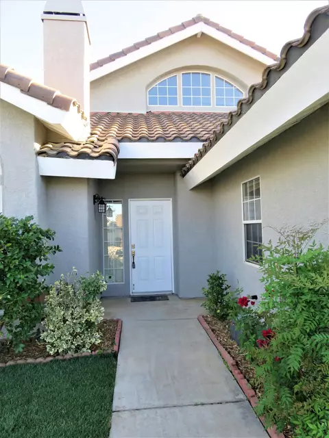 6004 Caleche Rd, Lancaster, CA 93536 photo 2