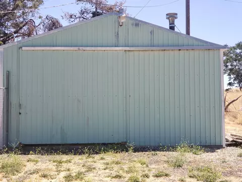 28264 Griffin St, Tehachapi, CA 93561 photo 2