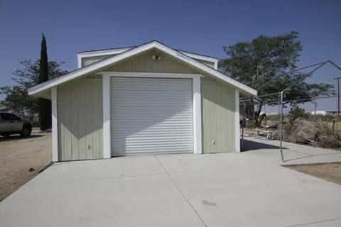 42104 E 6th St, Lancaster, CA 93535 photo 8